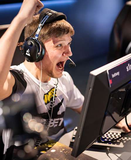 s1mple-blast.jpg