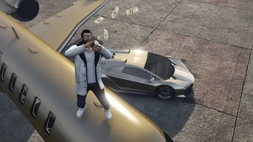 A player making it rain, standing on a plane, in GTA Online