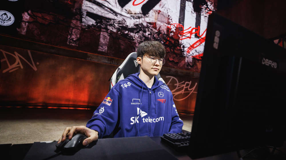 faker-hand-jury.jpg